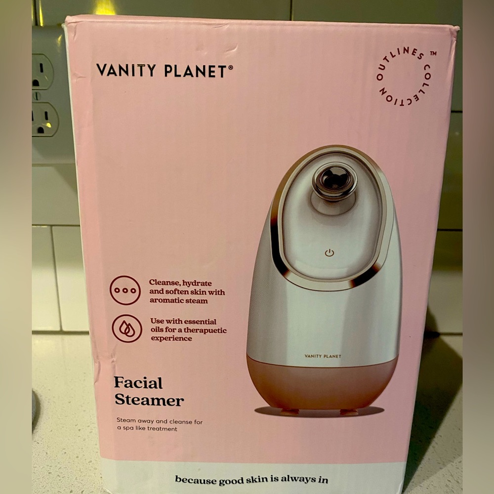 Vanity planet facial steamer. Open box never used. All attachments come with it